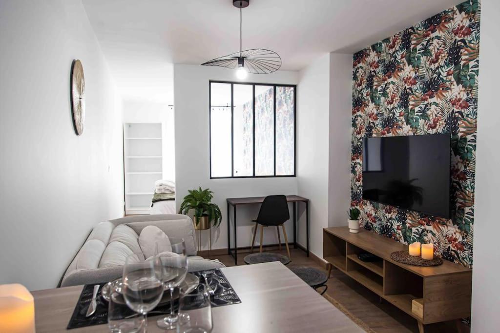 L'Escapade-Hypercentre-Parking Prive-Refait A Neuf Apartment Chateauroux Bagian luar foto