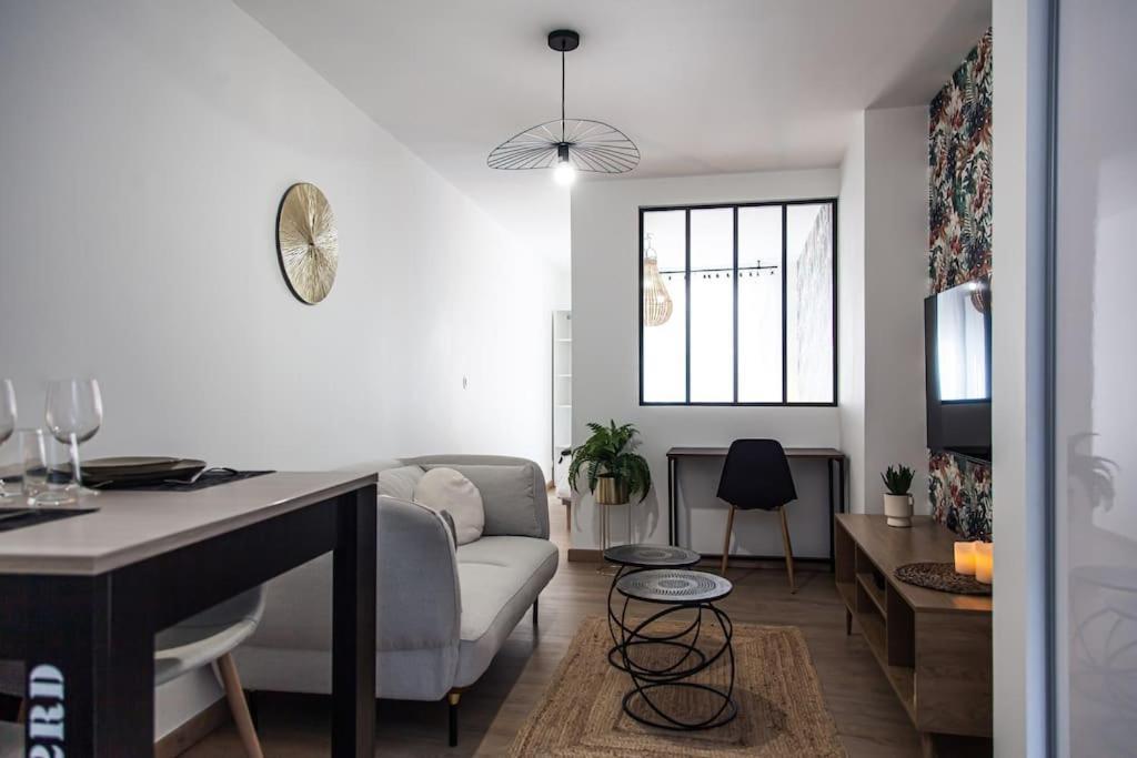 L'Escapade-Hypercentre-Parking Prive-Refait A Neuf Apartment Chateauroux Bagian luar foto